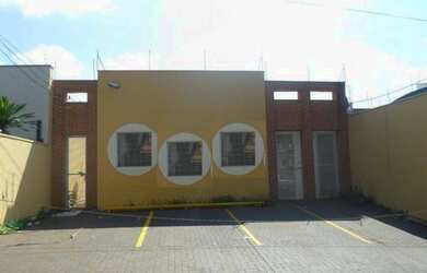 Imagem: O depósito possui 4 Vagas na garagem, 139m² de Área e está