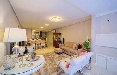 Imagem: O apartamento possui 3 Dormitórios, 2 Banheiros, 3 Vagas na