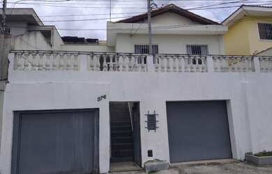 Imagem: A casa possui 2 Dormitórios, 2 Banheiros, 2 Vagas na garagem