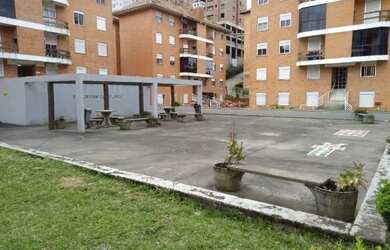 Imagem: O apartamento possui 2 Dormitórios, 1 Banheiro, 2 Vagas na