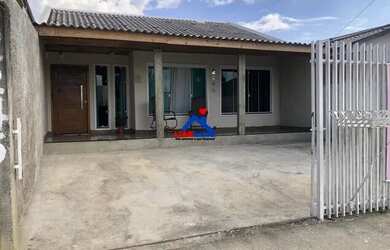 Imagem: A casa possui 2 Dormitórios, 2 Banheiros, 2 Vagas na garagem