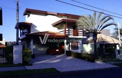 Imagem: A casa em condomínio possui 5 Dormitórios, 5 Banheiros, 4