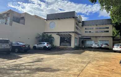 Imagem: O depósito possui 5 Vagas na garagem, 752m² de Área e está