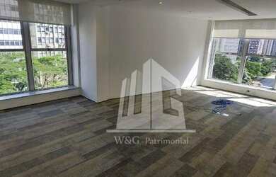 Imagem: O depósito possui 2 Vagas na garagem e 290m² de Área e está