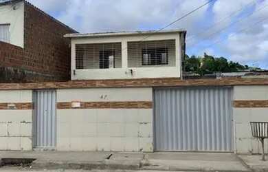 Imagem: A casa possui 3 Dormitórios, 1 Banheiro, 5 Vagas na garagem