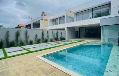 Imagem: A casa em condomínio possui 4 Dormitórios, 5 Banheiros, 3