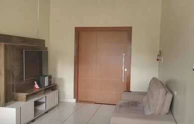 Imagem: A casa possui 2 Dormitórios, 1 Banheiro, 1 Vaga na garagem