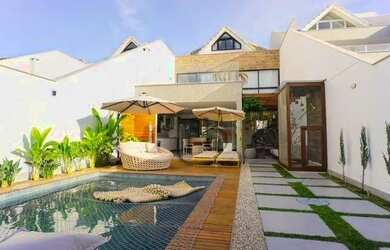 Imagem: A casa em condomínio possui 5 Dormitórios, 5 Banheiros, 3