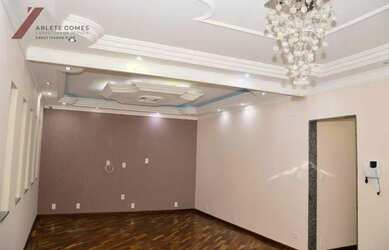 Imagem: A casa possui 3 Dormitórios, 3 Banheiros, 3 Vagas na garagem