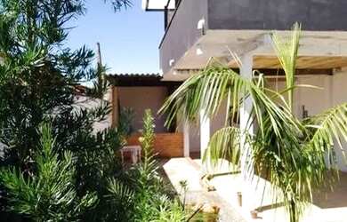 Imagem: A casa possui 2 Dormitórios, 3 Banheiros, 2 Vagas na garagem