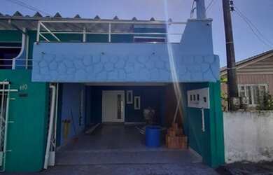 Imagem: A casa possui 1 Dormitório, 1 Banheiro, 2 Vagas na garagem