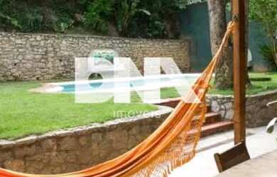 Imagem: A casa em condomínio possui 5 Dormitórios, 5 Banheiros, 2