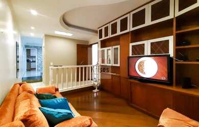 Imagem: A casa possui 3 Dormitórios, 3 Banheiros, 2 Vagas na garagem