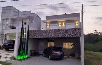 Imagem: A casa em condomínio possui 3 Dormitórios, 2 Banheiros, 4