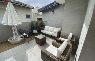 Imagem: A casa possui 4 Dormitórios, 2 Banheiros, 5 Vagas na garagem