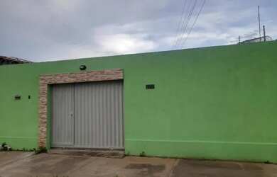 Imagem: A casa possui 2 Dormitórios, 2 Banheiros, 4 Vagas na garagem