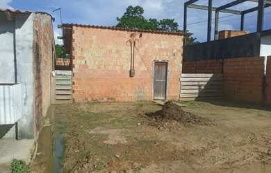 Imagem: A casa possui 1 Dormitório e 1 Banheiro e está localizado