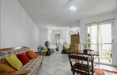 Imagem: O apartamento possui 3 Dormitórios, 1 Banheiro, 1 Vaga na garagem