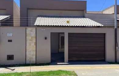 Imagem: A casa possui 3 Dormitórios, 3 Banheiros, 2 Vagas na garagem