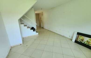 Imagem: A casa possui 3 Dormitórios, 3 Banheiros, 5 Vagas na garagem