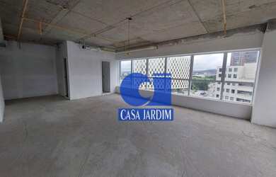 Imagem: O depósito possui 1 Vaga na garagem e 67m² de Área e está