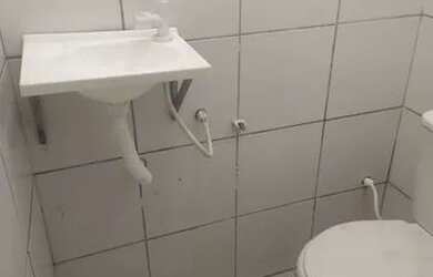 Imagem: A casa possui 2 Dormitórios, 2 Banheiros, 1 Vaga na garagem