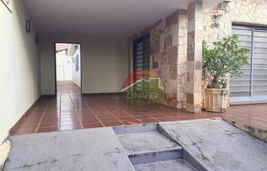 Imagem: O depósito possui 2 Vagas na garagem, 182m² de Área e está