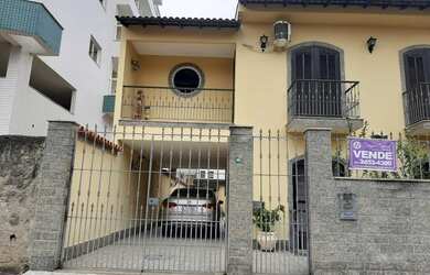 Imagem: A casa em condomínio possui 3 Dormitórios, 4 Banheiros, 4