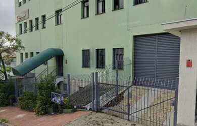 Imagem: O depósito possui 2 Vagas na garagem e 400m² de Área e está