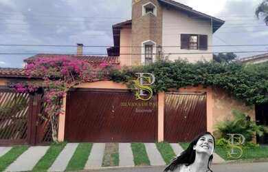 Imagem: A casa possui 4 Dormitórios, 5 Banheiros, 5 Vagas na garagem