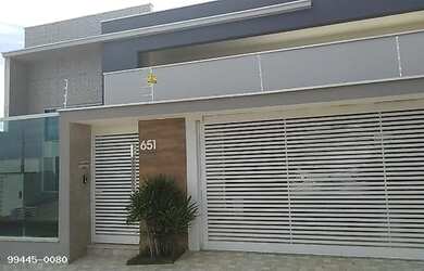 Imagem: A casa possui 4 Dormitórios e 4 Banheiros e está localizado