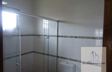 Imagem: A casa possui 3 Dormitórios, 3 Banheiros, 2 Vagas na garagem