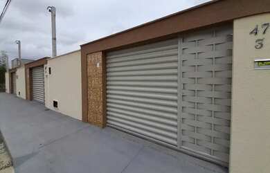 Imagem: A casa possui 2 Dormitórios, 2 Banheiros, 1 Vaga na garagem