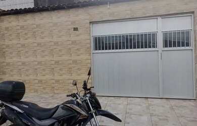 Imagem: A casa possui 3 Dormitórios, 3 Banheiros, 2 Vagas na garagem