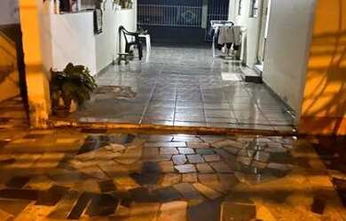 Imagem 2: Alugo casa. 3 Vagas na garageme4 Dormitórios