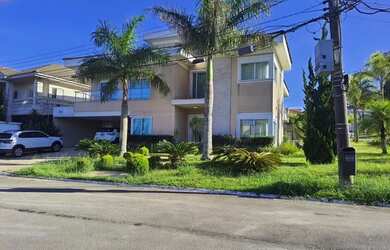 Imagem: A casa em condomínio possui 4 Dormitórios, 5 Banheiros, 4