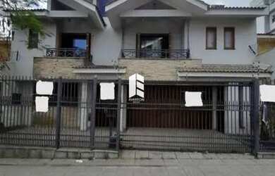 Imagem: A casa possui 5 Dormitórios, 4 Banheiros, 2 Vagas na garagem