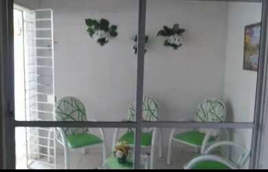 Imagem: A casa possui 3 Dormitórios, 2 Banheiros, 1 Vaga na garagem