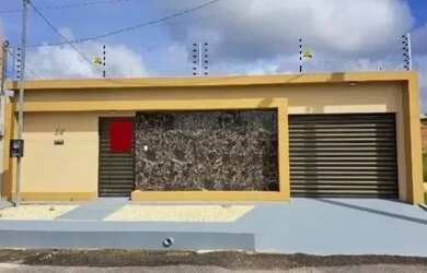 Imagem: A casa possui 3 Dormitórios, 1 Banheiro, 2 Vagas na garagem