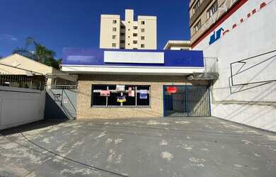 Imagem: O depósito possui 4 Vagas na garagem, 130m² de Área e está