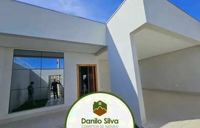 Imagem: A casa possui 3 Dormitórios, 2 Banheiros, 3 Vagas na garagem