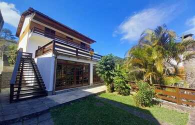 Imagem: A casa em condomínio possui 4 Dormitórios, 4 Banheiros, 5