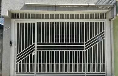 Imagem: A casa possui 3 Dormitórios, 3 Banheiros, 2 Vagas na garagem