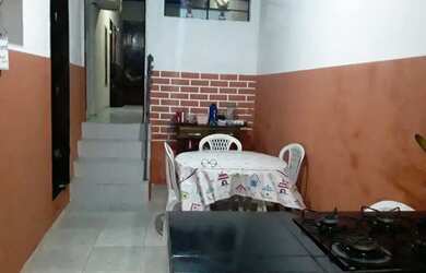 Imagem: A casa possui 3 Dormitórios e 2 Banheiros e está localizado