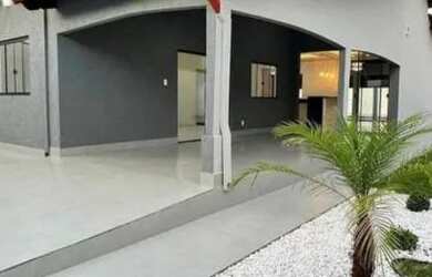 Imagem: A casa possui 2 Dormitórios, 1 Banheiro, 2 Vagas na garagem