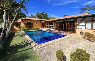 Imagem: A casa possui 5 Dormitórios, 5 Banheiros, 5 Vagas na garagem