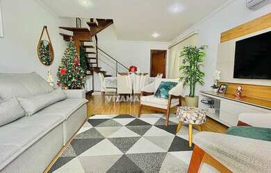 Imagem: A casa possui 3 Dormitórios, 3 Banheiros, 2 Vagas na garagem