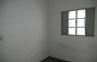 Imagem: A casa possui 3 Dormitórios, 2 Banheiros, 4 Vagas na garagem