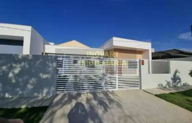 Imagem: A casa possui 3 Dormitórios, 1 Banheiro, 2 Vagas na garagem