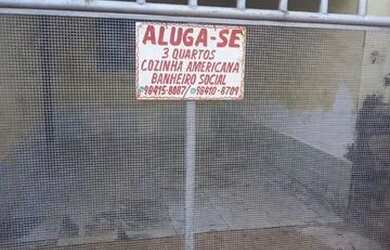 Imagem: A casa possui 3 Dormitórios, 1 Banheiro, 1 Vaga na garagem